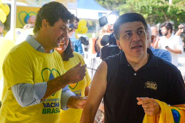 O ministro da Saúde, Luiz Henrique Mandetta, participa do Dia D de vacinação contra a gripe./ Foto:Tomaz Silva/Agência Brasil