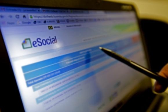 Empregadores domésticos têm até hoje para pagar guia de março do eSocial O Simples Doméstico reúne uma única guia (Foto: Divulgação)