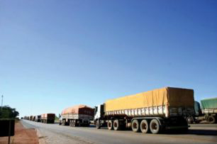 Os gargalos logísticos e uma frota de caminhões aquém do necessário encarecerão o frete para transporte da safra agrícola brasileira 