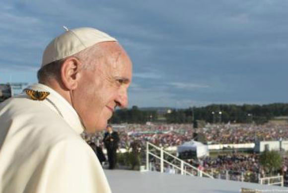 Na Polônia, o papa Francisco fez um apelo pedindo o fim de ações terroristas