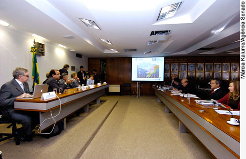 Senadores debatem Código Florestal com cientistas