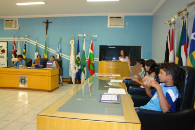 Sessão do Projeto Parlamento do Futuro realizada no plenário da Câmara de Vereadores de Amambai em 2008.Foto: Moreira Produções