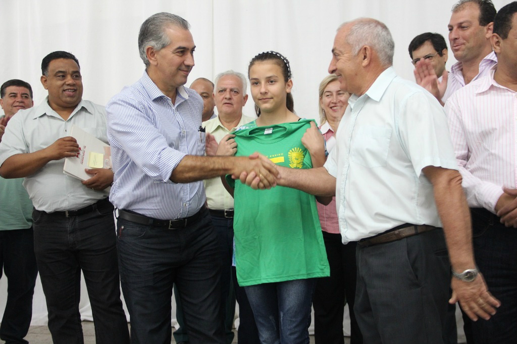 Reinaldo autoriza sinalização viária e entrega 5,8 mil uniformes escolares Reinaldo autoriza sinalização viária e entrega 5,8 mil uniformes escolares