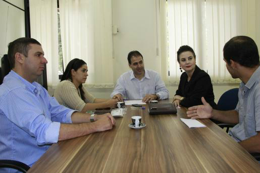 Paratleta busca apoio para construção de estande de tiro esportivo em Juti Mara Caseiro, Mano, Hespanhol e a paratleta Rosana durante reunião na Fundesporte (FOTO: Patrícia Mendes)