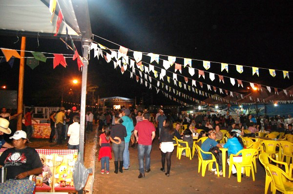 Festa do Arraiá de 2011 organizada pela Prefeitura de Amambai. Foto: Moreira Produções.