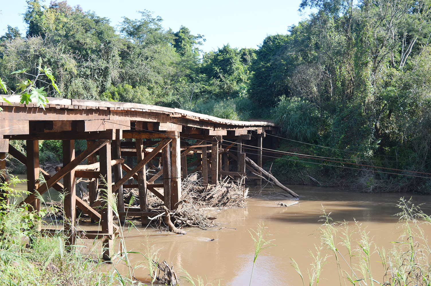 Ponte de concreto sobre o Rio Amambai, região da Escola Agrícola, foi licitada Ponte atual de madeira apresenta péssimas condições de uso.Foto: Divulgação