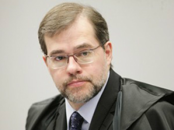 Penas do mensalão lembram a Inquisição, afirma Toffoli Toffoli durante a sessão de quarta-feira do STF; ele questionou o tamanho da punição dada a réusToffoli durante a sessão de ontem do STF; ele questionou o tamanho da punição dada a réus