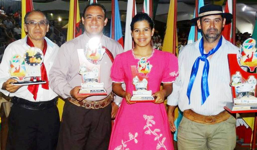 O município de Amambai foi campeão na Gaita Piano Adulto, com Hamilton, vice-campeão com a Gaita Piano Juvenil, com Camila Acosta, e vice-campeão na categoria Chula Xiru, com Zé Adão.