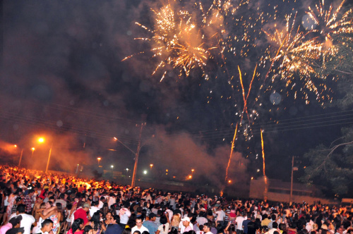 Show com prata da casa e queima de fogos marcam Réveillon em Amambai Show com prata da casa e queima de fogos marcam Réveillon em Amambai