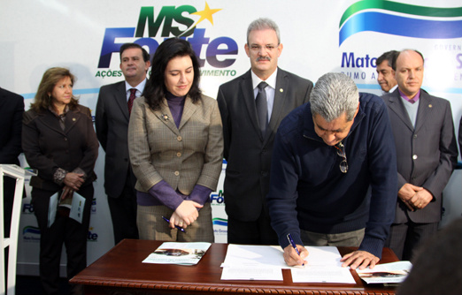 André inicia construção de pontes de concreto André inicia construção de pontes de concreto