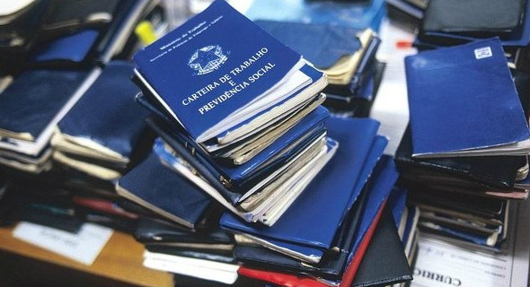 Brasil fechou 1,5 milhão de vagas com carteira assinada em 2015