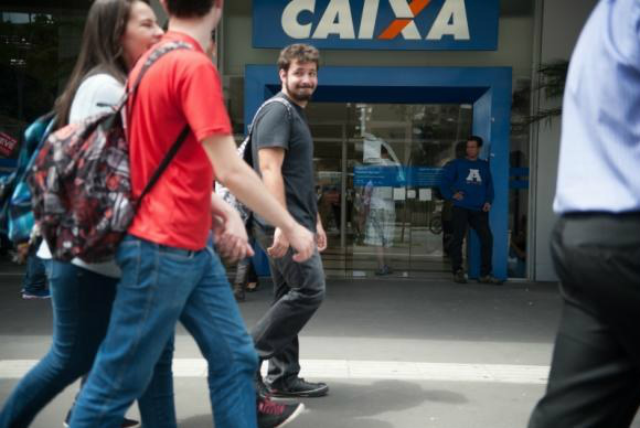Pagamentos do abono salarial são liberados na quinta (16) O abono do PIS é pago ao trabalhador que tem, no mínimo, cinco anos de cadastro no PISFoto: Divulgação
