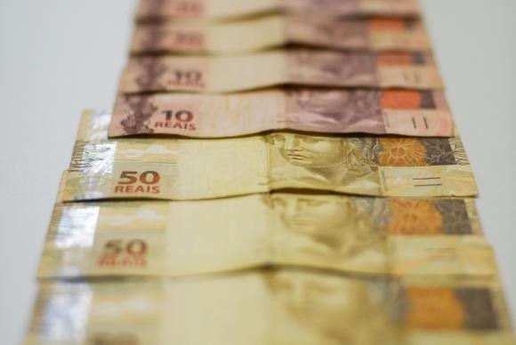 Economia brasileira cresce no 2º trimestre e consolida saída da recessão Resultado foi melhor que o esperado e PIB soma R$ 1,6 trilhão no segundo trimestre