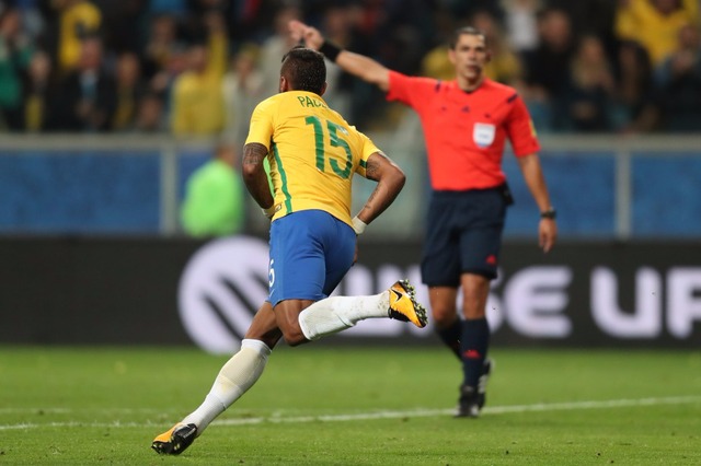 Paulinho chega ao quinto gol nas Eliminatórias Foto: Divulgação