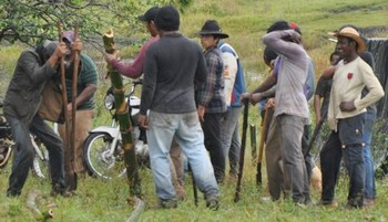 Produtores se reúnem em fazenda em Sidrolândia para resistir a nova ocupação