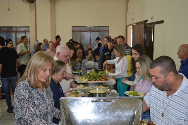 O almoço reúne aposentados e familiares / Foto: Moreira Produções