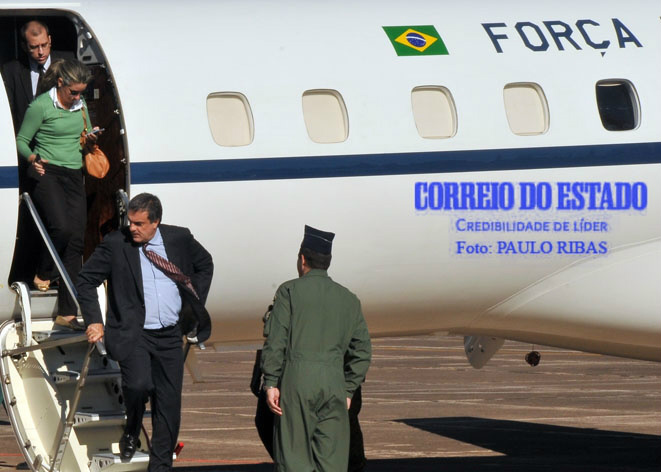 Ministro da Justiça desembarcou por volta das 8h40min na Base Aérea de Campo Grande (Foto: Paulo Ribas / Correio do Estado)