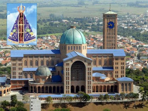 A Basílica de Aparecida, no Vale do Paraíba deve receber pelo menos 300 mil romeiros de todo o Brasil nos quatro dias.
