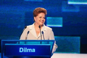 Dilma adverte Serra sobre campanha de calúnias Dilma adverte Serra sobre campanha de calúnias