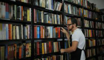 Os preços ao consumidor dos livros ficaram 1,6% mais baixos no primeiro semestre deste ano, média de R$ 37,97 a unidade - José Cruz/Agência Brasil