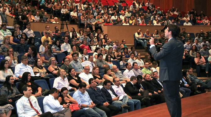 Servidores lotam primeiro encontro de empreendedorismo André Macieira destacou o protagonismo como ferramenta de transformação do servidor na palestra de abertura do encontro