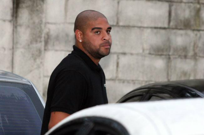 Mãos de Adriano não tinham pólvora, afirma laudo