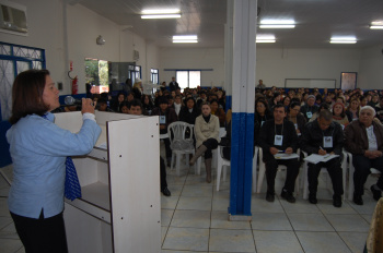 Seminário sobre a Previbai reúne centenas de servidores da educação no Simted Presidente do Simted, Olga Tobias, fazendo abertura do seminárioFoto: Moreira Produções