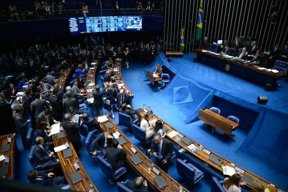 Senado adia votação de projeto que repatria recursos enviados ao exterior Senado adia votação de projeto que repatria recursos enviados ao exterior