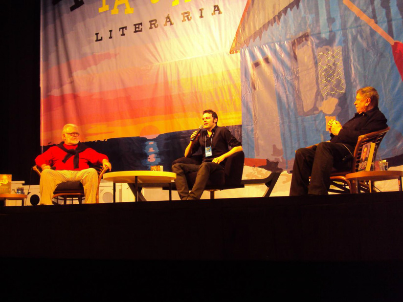 Escritores nacionais e estrangeiros participam de festival literário em Santos