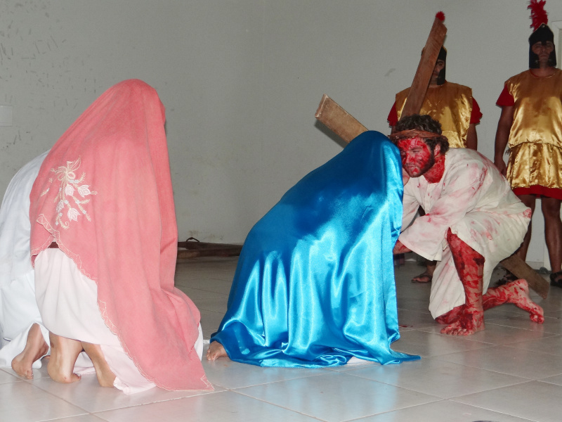 Parte da encenação que aconteceu no Salão Paroquial da Igreja Matriz / Foto: Moreira Produções