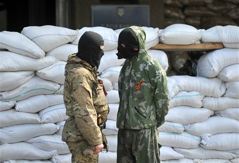 Separatistas pró-russos em Slavyansk