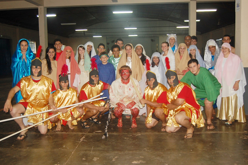 Elenco da peça formado por jovens da Igreja / Foto: Moreira Produções