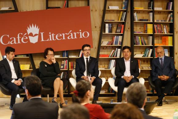 Os ministros Sérgio Sá Leitão, da Cultura, e Mendonça Filho, da Educação, participam da 18ª edição da Bienal Internacional do Livro do Rio de Janeiro, no Riocentro / Foto: Tânia Rêgo