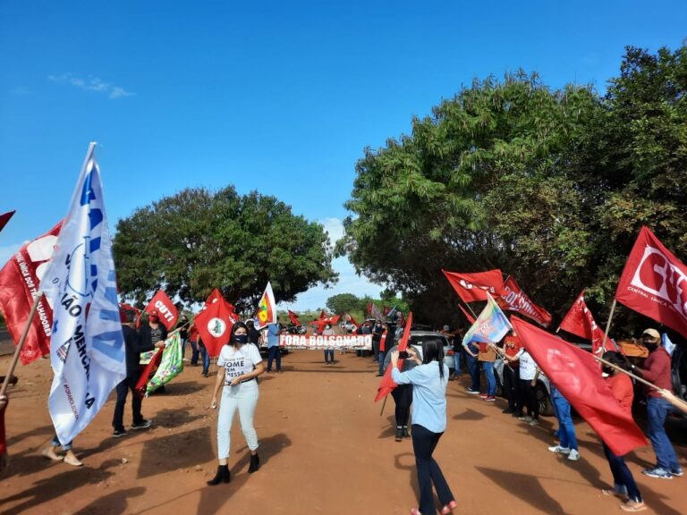 Polícia usa gás lacrimogênio em protesto contra Bolsonaro em Terenos Foto: EnfoqueMS