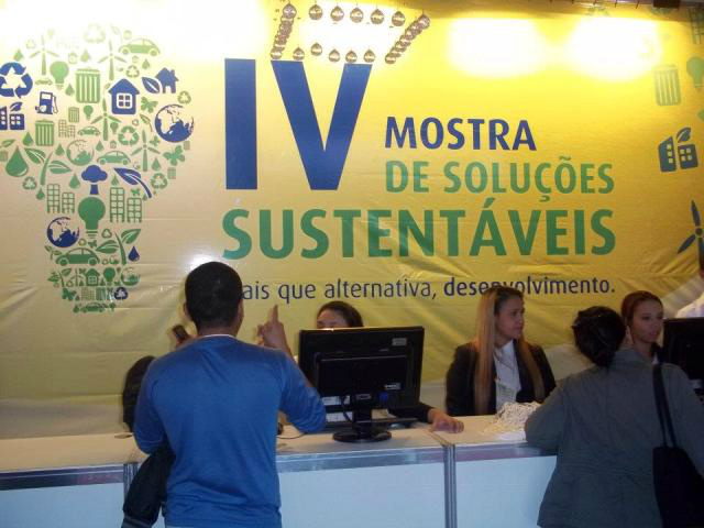 Servidores da Funasa de MS estiveram presentes na IV Mostra de Soluções Sustentáveis trocando conhecimento com os expositores para desenvolver novas idéias dentro da Suest-MS