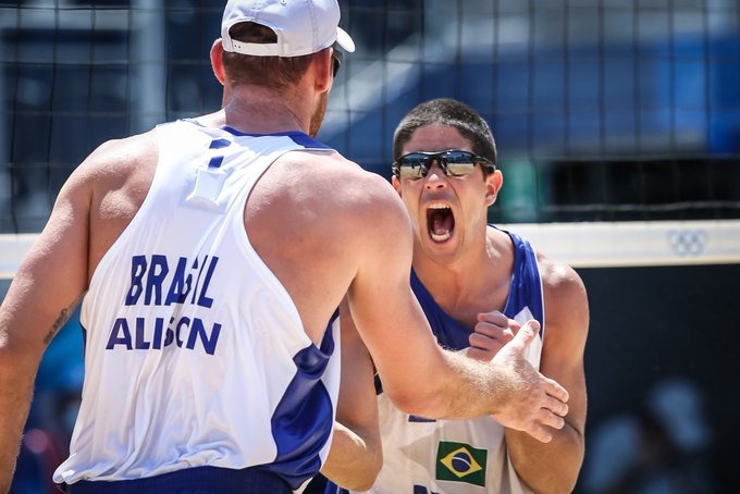 Alison e Álvaro vencem mexicanos e vão quartas do vôlei de praia Foto:Wander Roberto/COB