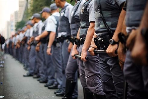 Pezão promete agilizar processos de pagamento de pensão a viúvas de policiais Foto: Divulgação