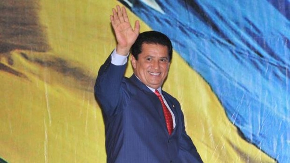 Após denúncias, Alfredo Nascimento deixa Ministério dos Transportes O ministro dos Transportes, Alfredo Nascimento (PR-AM), deixou o cargo nesta quarta-feira