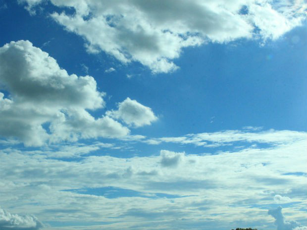 Céu de Campo Grande na tarde deste sábado (14) (Foto: Mirian Machado/ G1 MS)