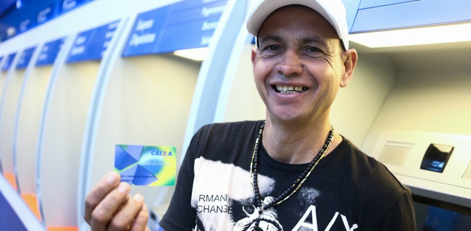 Cada trabalhador tem direito a um valor proporcional ao tempo trabalhado formalmente em 2017 - Foto: Rodrigo de Oliveira/Caixa