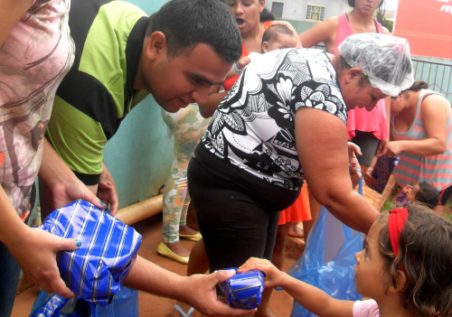 Rotaract de Amambai realiza ação no Dia das Crianças No sopão da Dona Enedina foram distribuídos presentes às crianças de várias localidades da cidade.