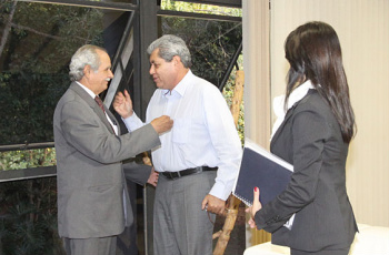André recebe pedido de parceria para projeto de cidadania nas escolas André recebe a visita do desembargador do Tribunal Regional Eleitoral de Mato Grosso do Sul (TRE), Josué de Oliveira.