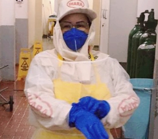 Enfermeiros de Amambai vivem sob tensão após confirmação de Covid-19 Enfermeira do Hospital Regional de Amambai com o EPI / Foto: Cedida por Daiane Calistro