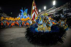 Luta contra preconceitos aproveita irreverência do carnaval