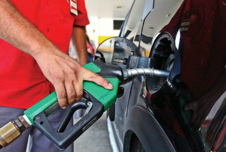 Preço da gasolina cai 0,83% pela terceira semana seguida Valor médio cobrado nos postos do País passou de R$ 3,732 para R$ 3,701 no último sábadoFoto: Divulgação