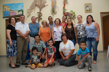 Membros da diretoria da associação e artesãos Foto: Moreira Produções/Bruna Corrêa