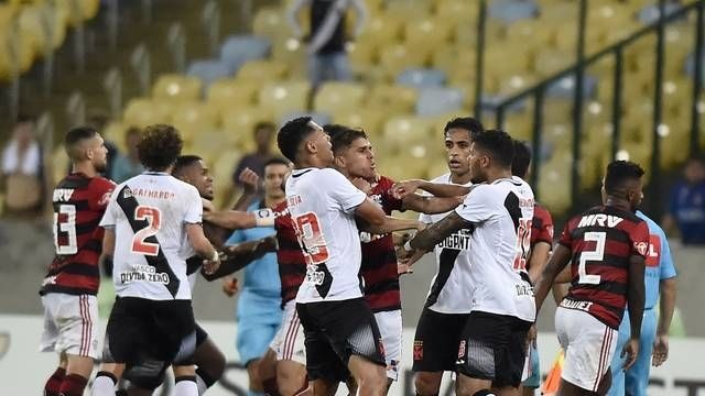 Confusão no final do jogo marca clássico (Foto: Globo Esporte)