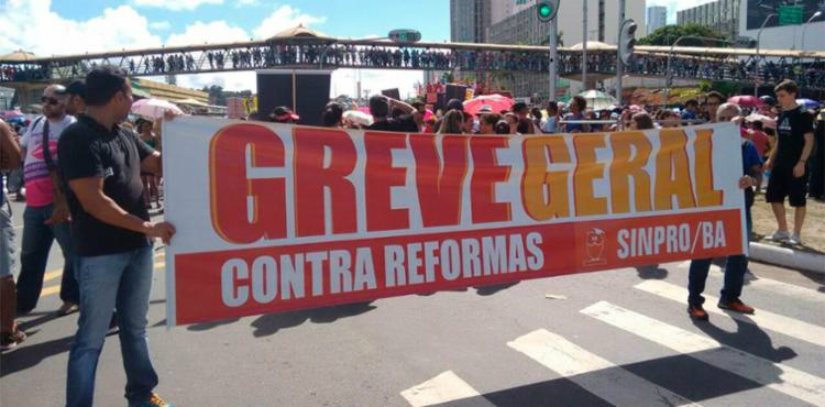 Manifestantes protestam em Salvador contra reformas da Previdência e trabalhista Foto: Divulgação