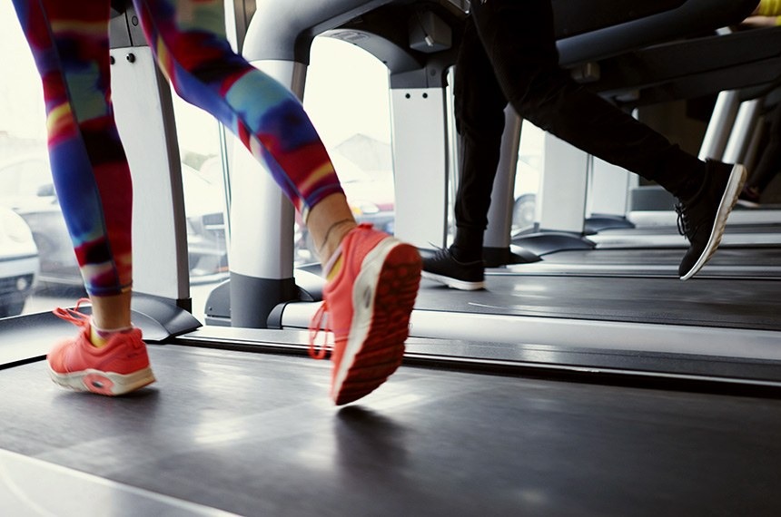 Projeto de decreto legislativo apresentado pelo líder do PT anula o decreto presidencial que inclui academias, barbearias e salões de beleza como 