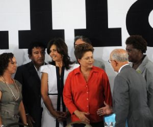Lula e Dilma se reúnem em Brasília com evangélicos e reiteram princípios religiosos